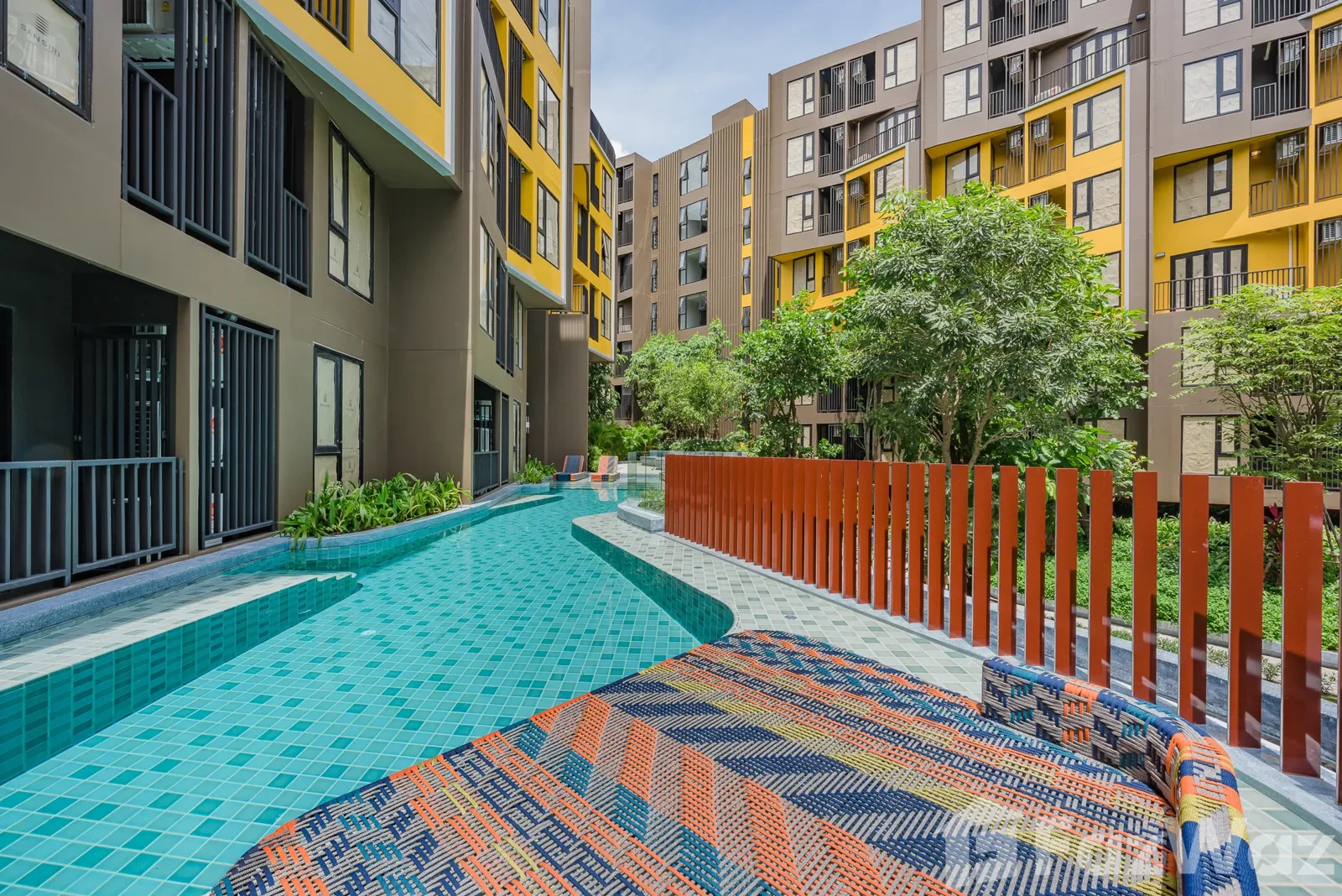 THE BASE Central Phuket · THE BASE Central Phuket · Бассейн во дворе