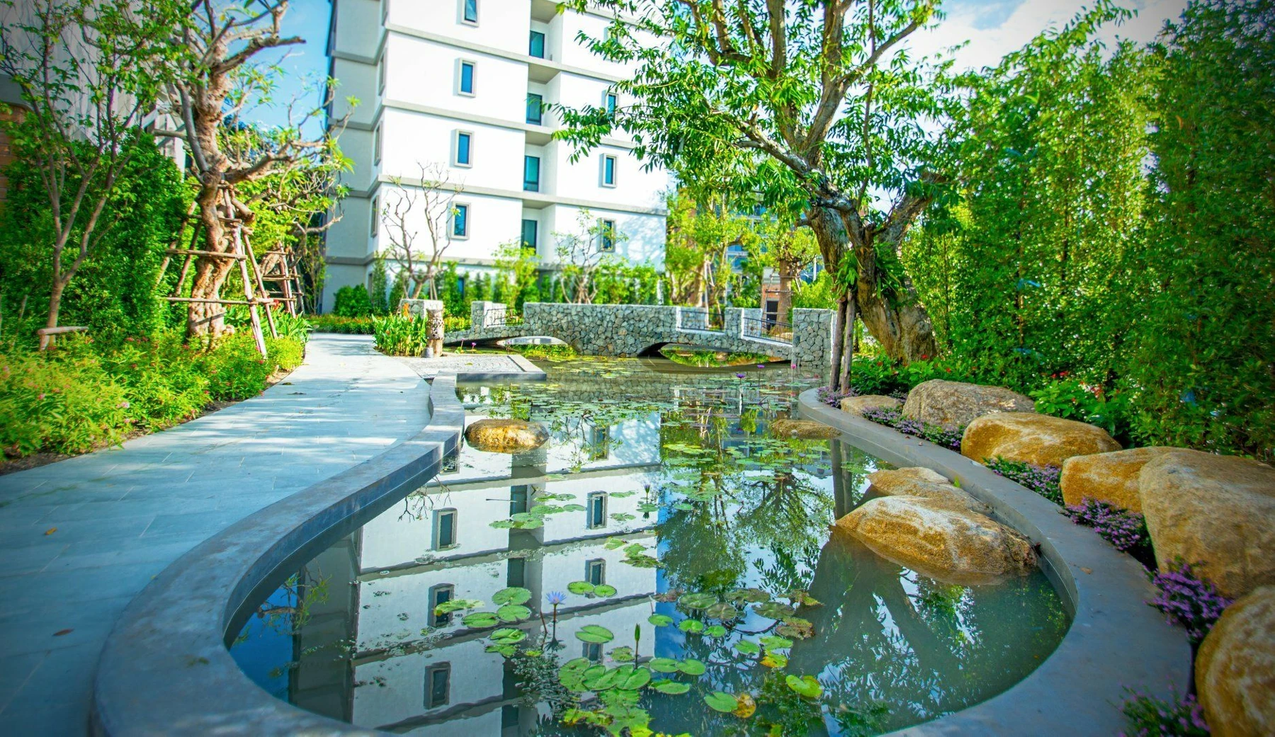 Территория The Title Residencies Naiyang